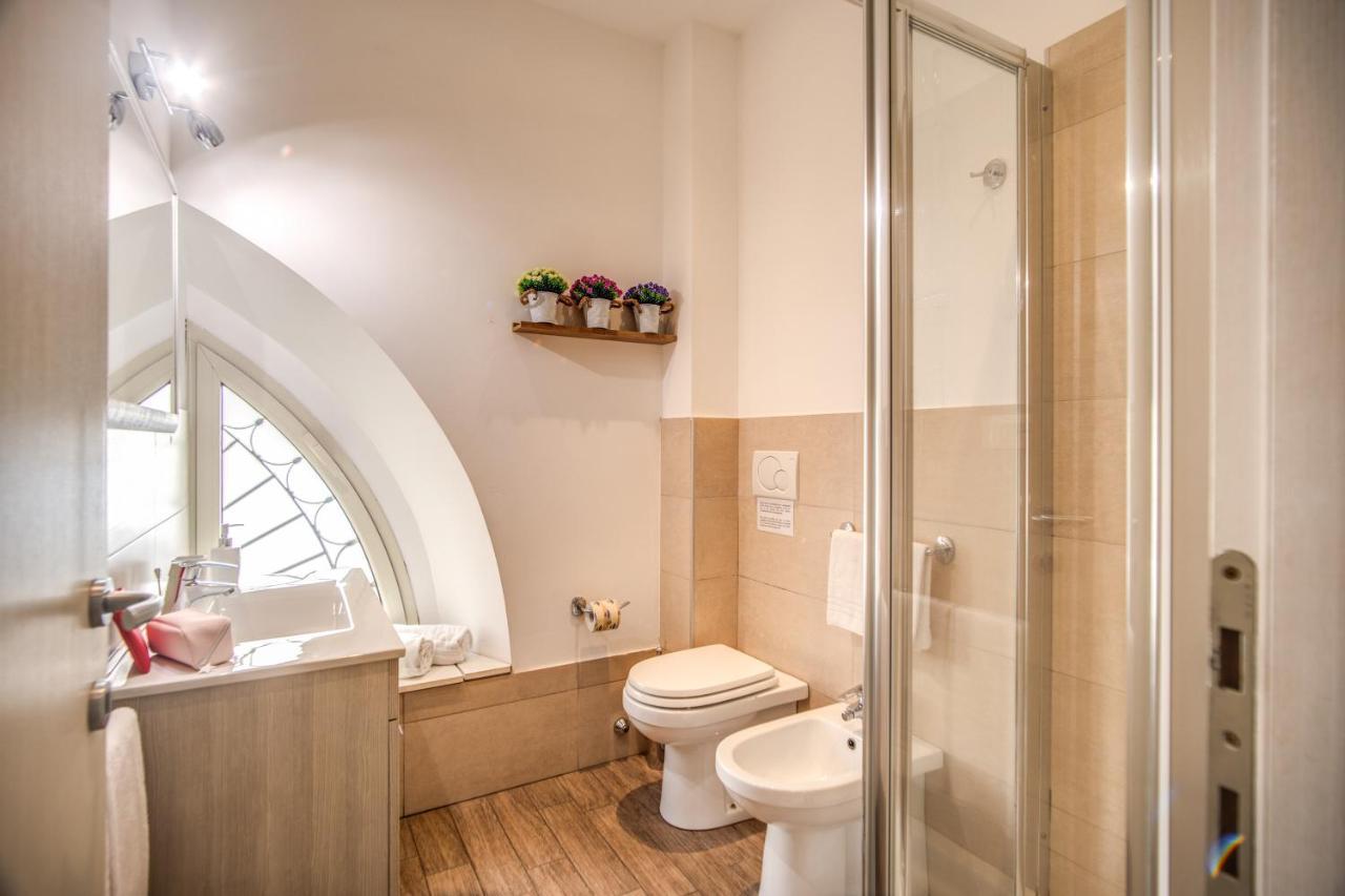 רומא Colosseum Royal Apartment מראה חיצוני תמונה